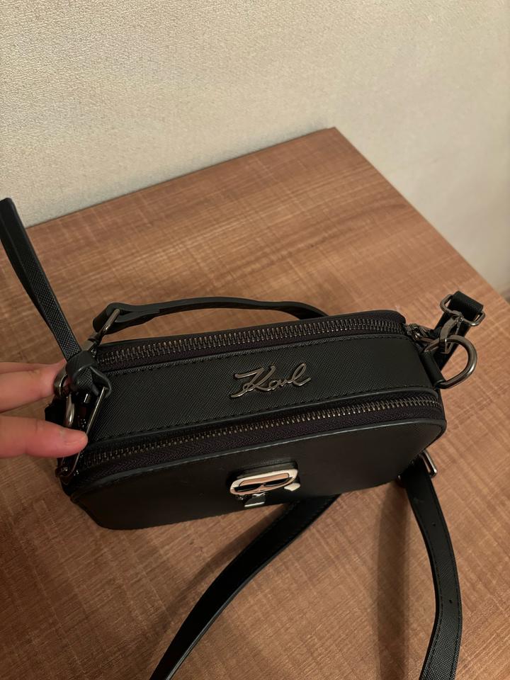 Продам сумку KARL LAGERFELD черного цвета.