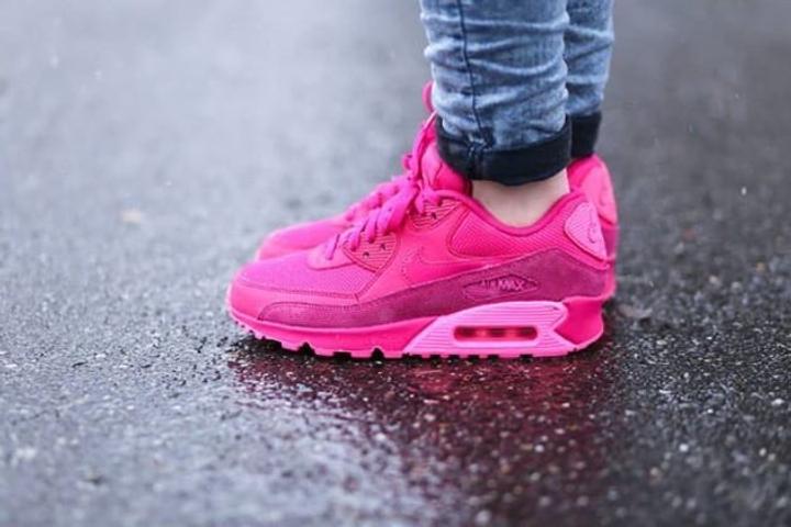 Nike Air Max 90 (Fireberry) идеальный выбор для тех, кто ценит стиль и комфорт