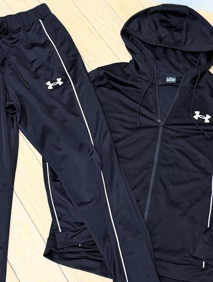 Черная оригинальная спортивка Under Armour