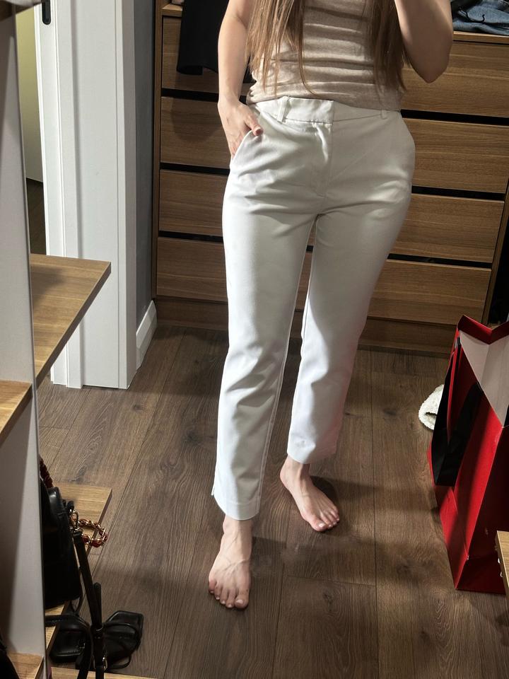 Белые брюки Stradivarius