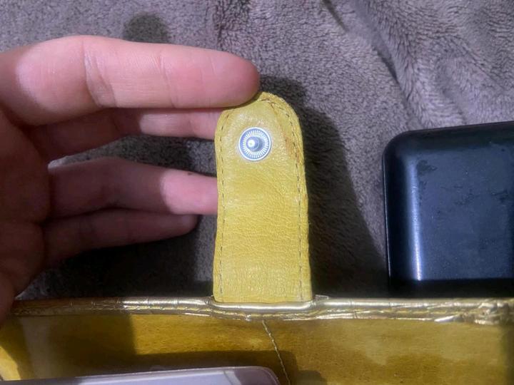 Золотистый картхолдер Versace