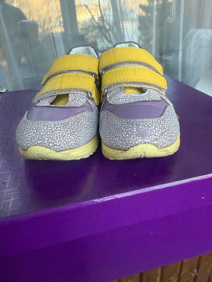 Кожаные кроссовки