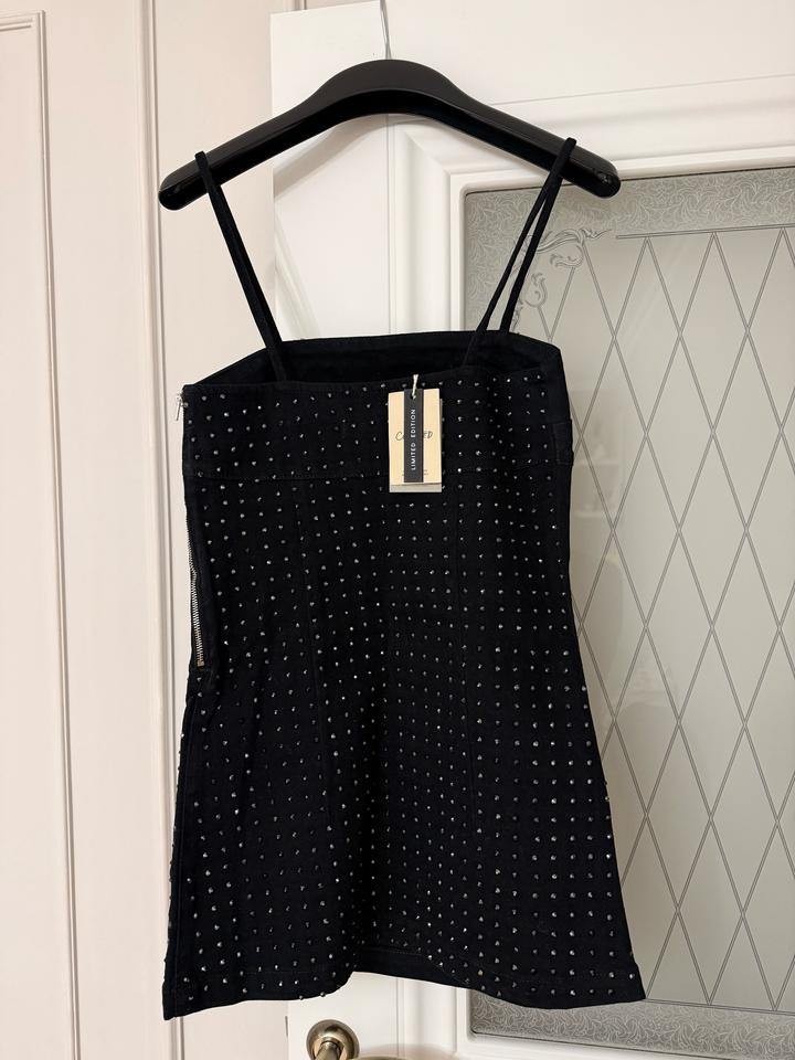 Черное мини платье Mango