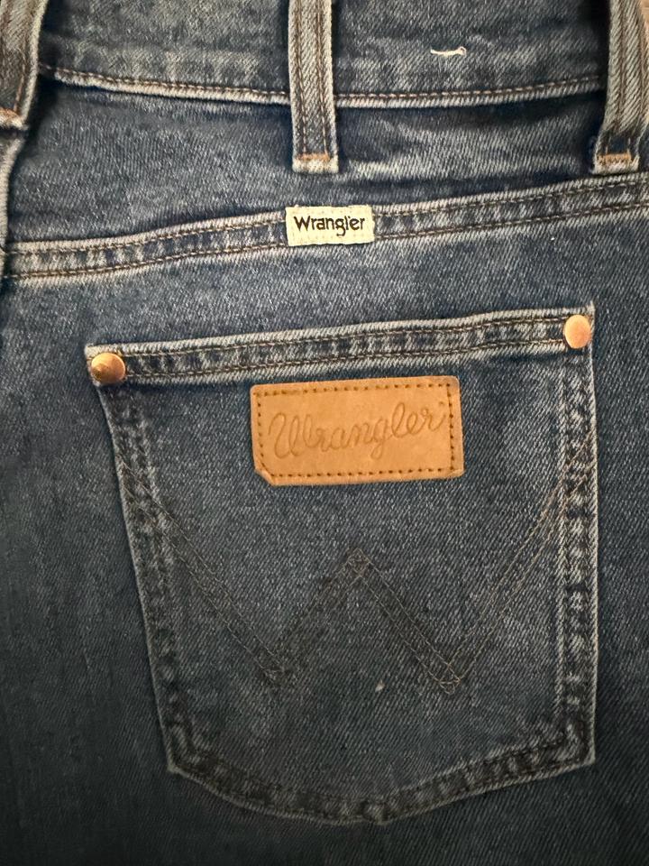 Синие джинсы Wrangler