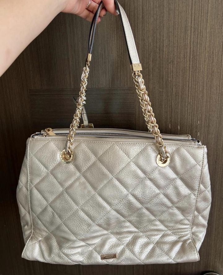Золотистая сумка Aldo