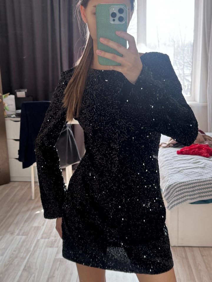Платье с паетками