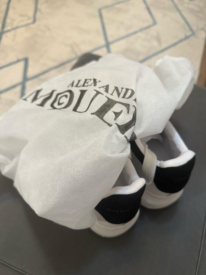 Белые кеды Alexander Mcqueen