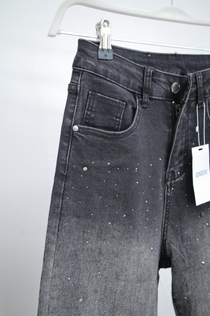 Джинсы mom с стразами