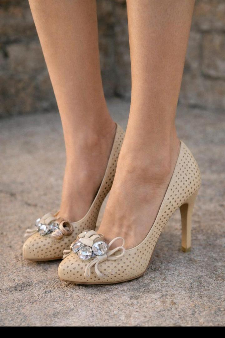 Туфли.Бежевые со стразами.