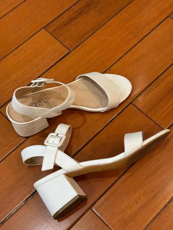 Белые босоножки Braska