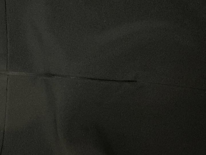 Черная мини юбка с разрезами по бокам