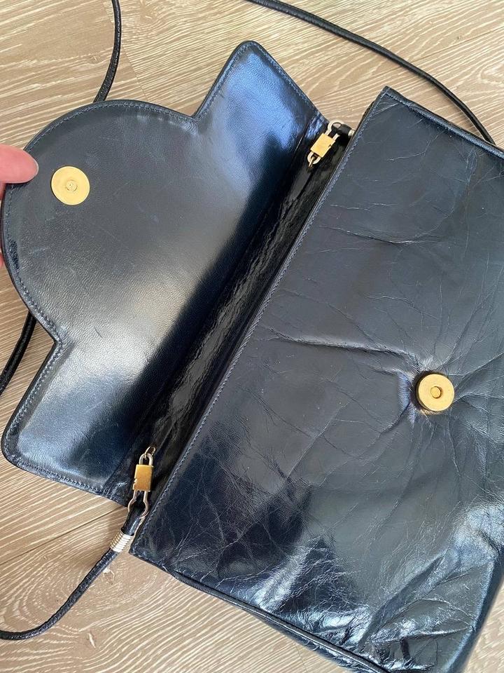 Сумка Stuart WeitzmanМасляная кожа, внутри тоже кожа. Размер 27*19*6 см.