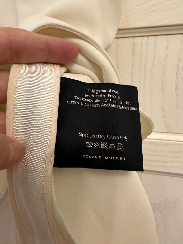 Платье Roland Mouret.