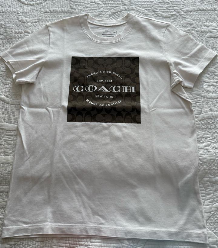 Белая футболка Coach