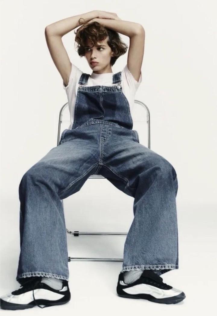 Джинсовый комбинезон