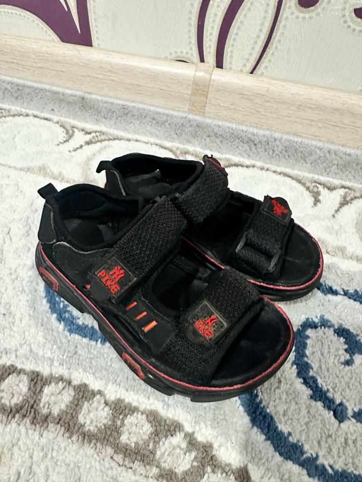 Черные сандали