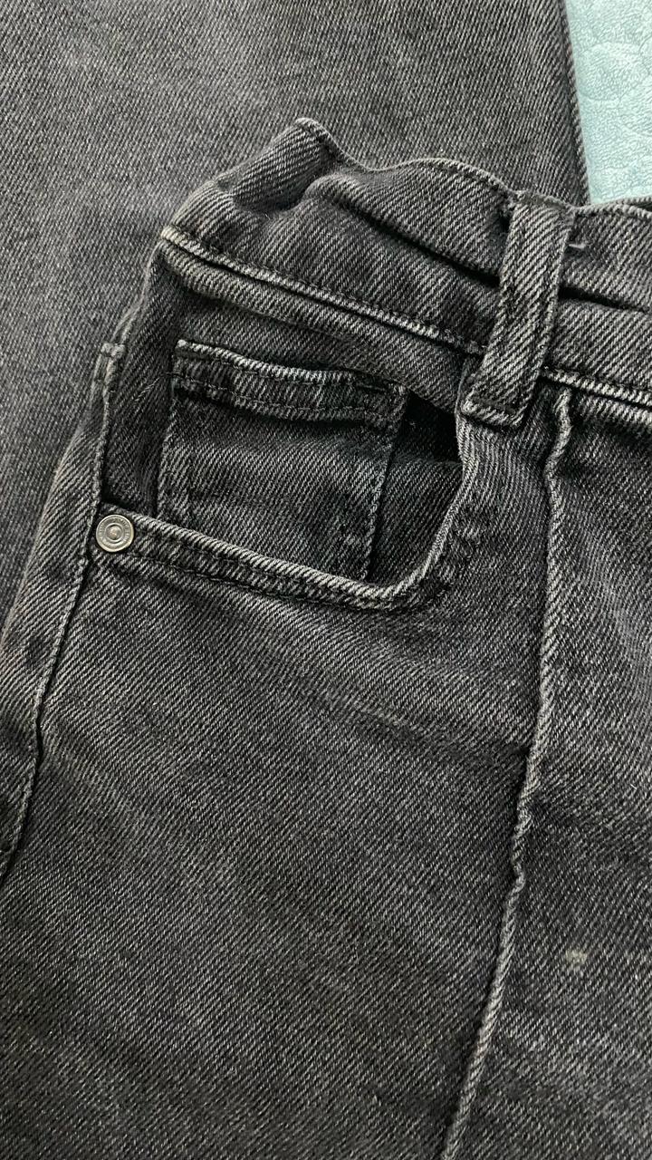 чёрные джинсы