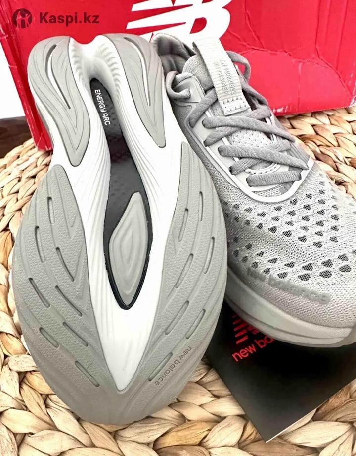 New balance кроссовки женские