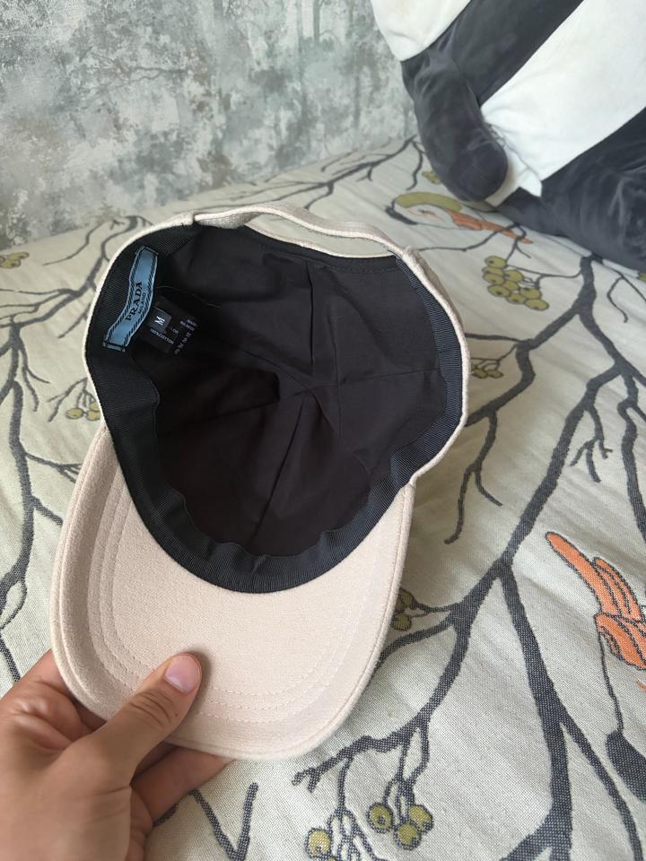 Кепка Prada