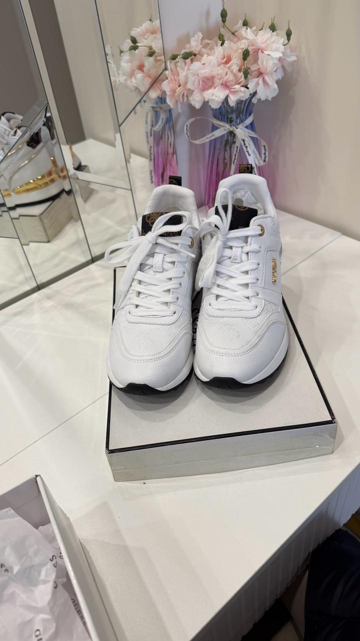 Кроссовки Guess