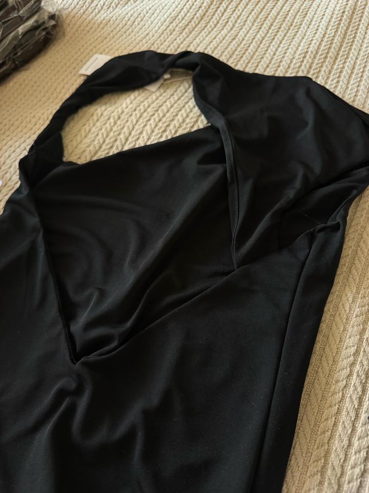 Черное платье от Eyyo