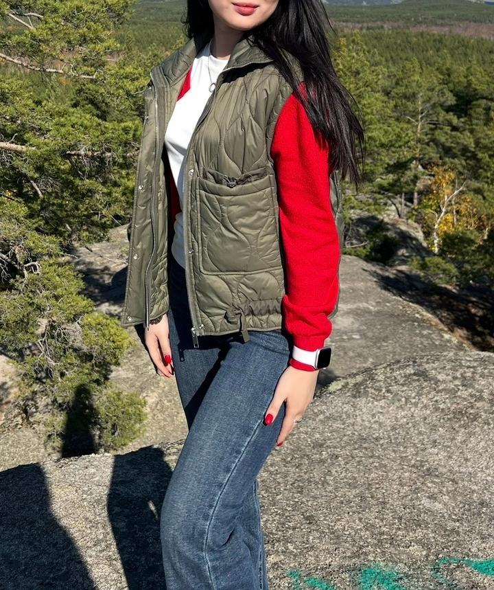 Продам безрукавку Zara