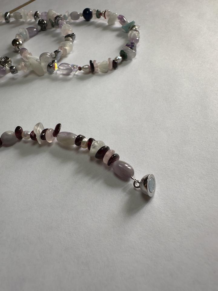 Украшения из натуральных камней на магнитной застежке