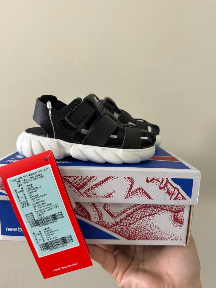 New Balance сандали