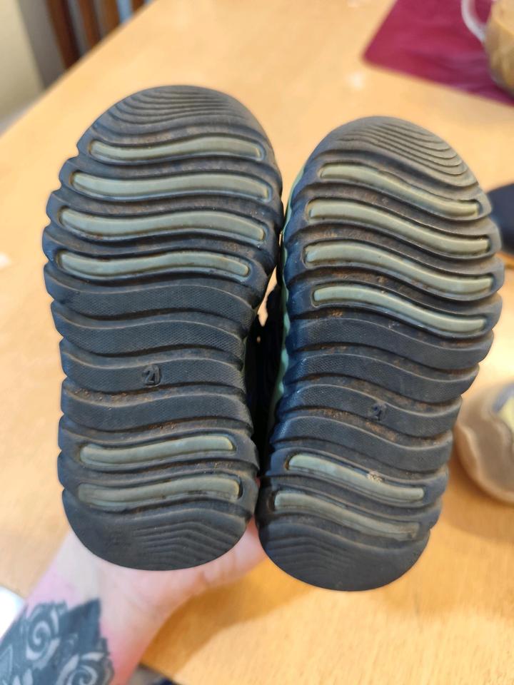 Кроссовки.Туфли.Тапочки.