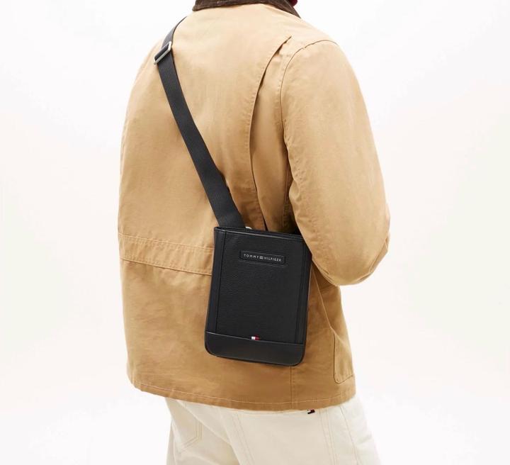 Сумка от Tommy