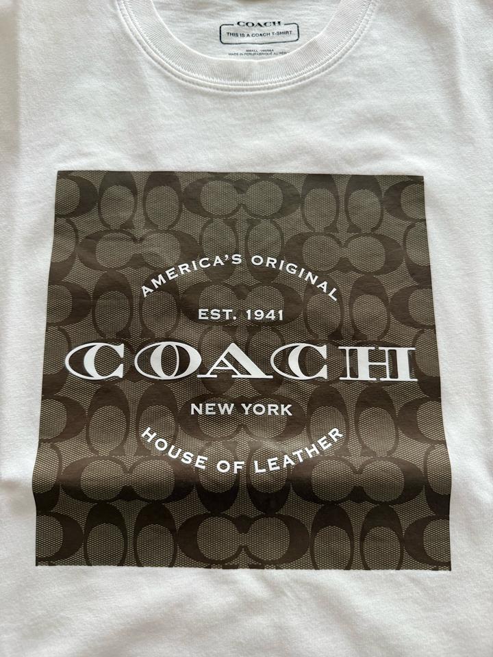 Белая футболка Coach
