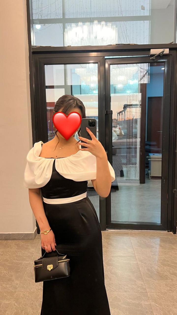 Черное платье с белым акцентом