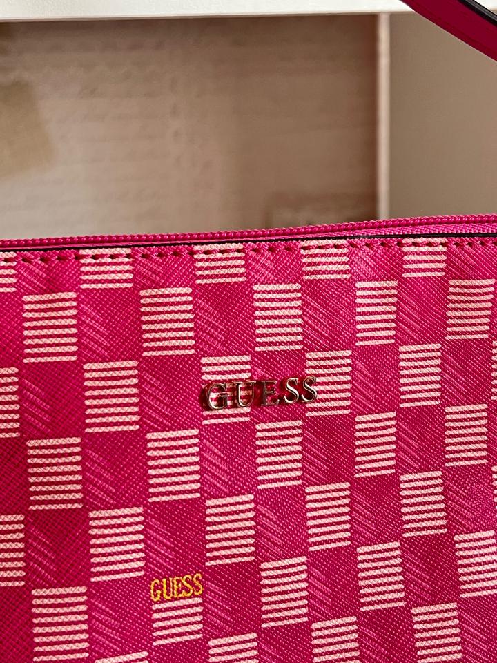 Сумка Guess