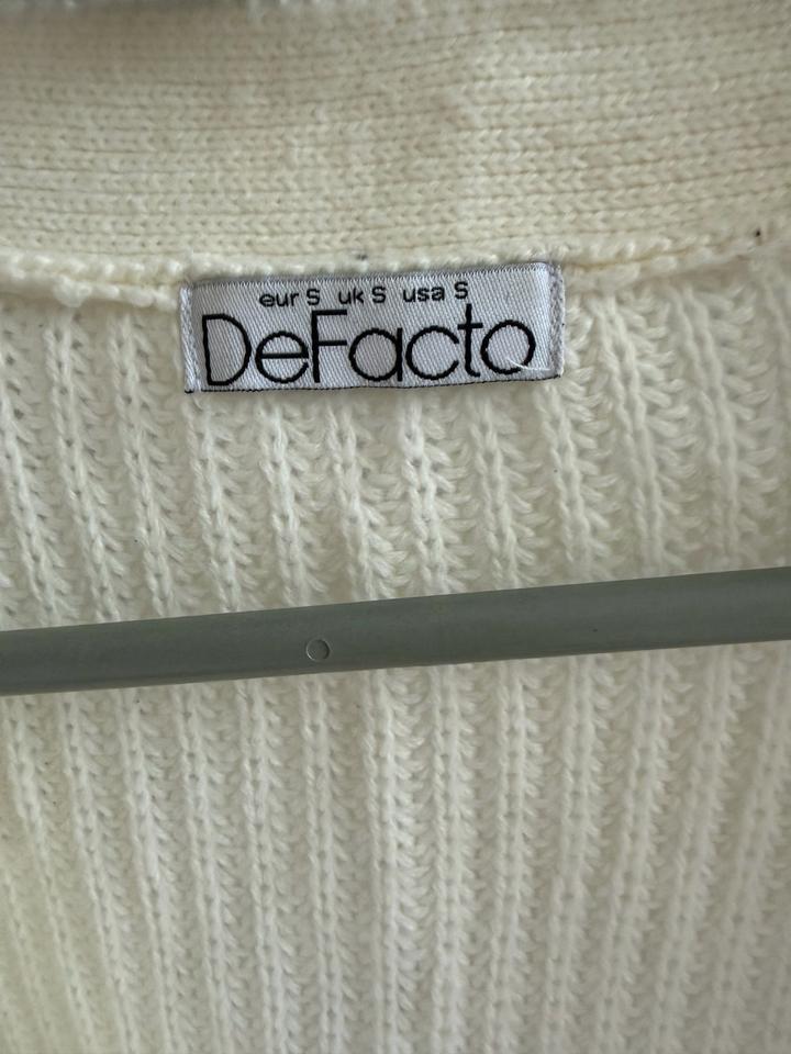 Белый кардиган