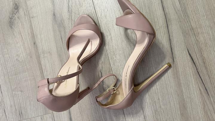 Босоножки бежевые