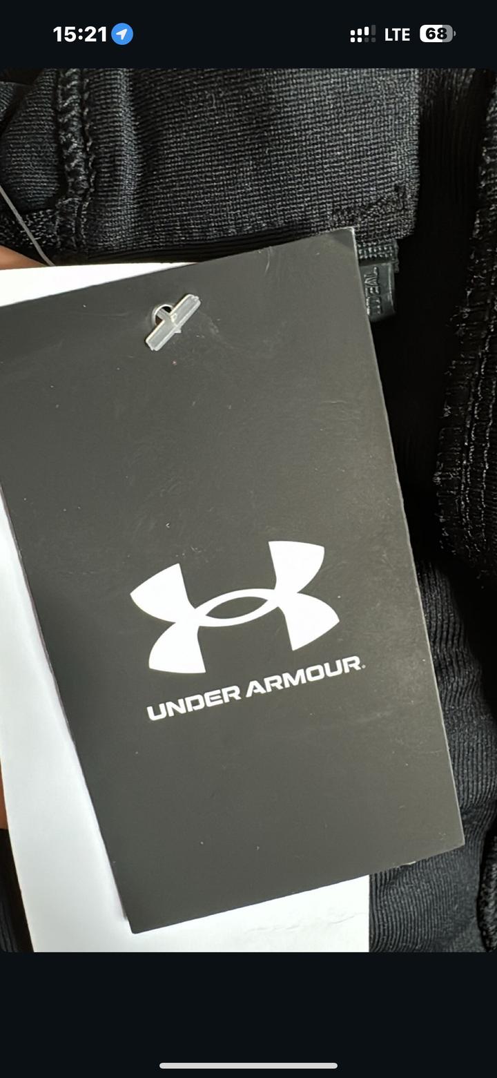 Черная оригинальная спортивка Under Armour
