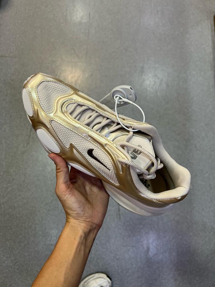 Женские кроссовки Nike
