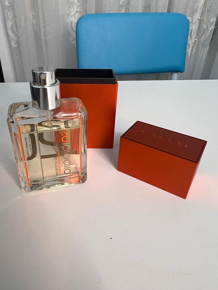 Escentric Molecules Molecule 02