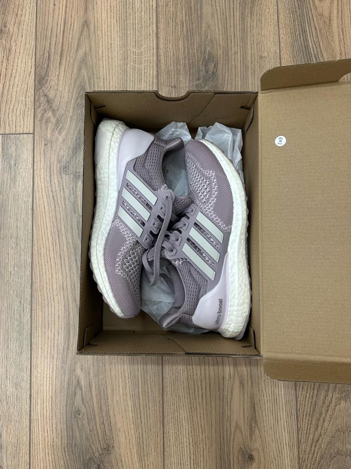 фиолетовые кроссовки Adidas