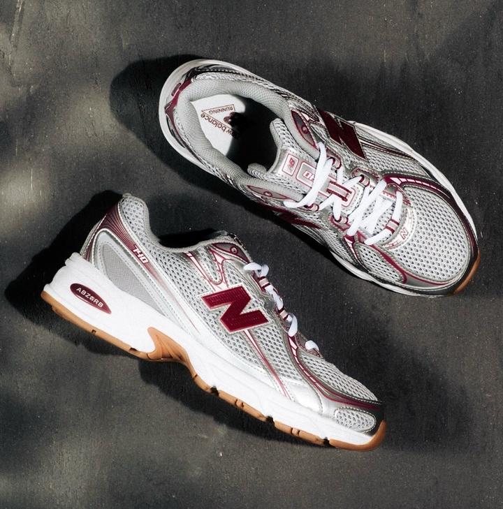 Кроссовки New Balance 740 модель