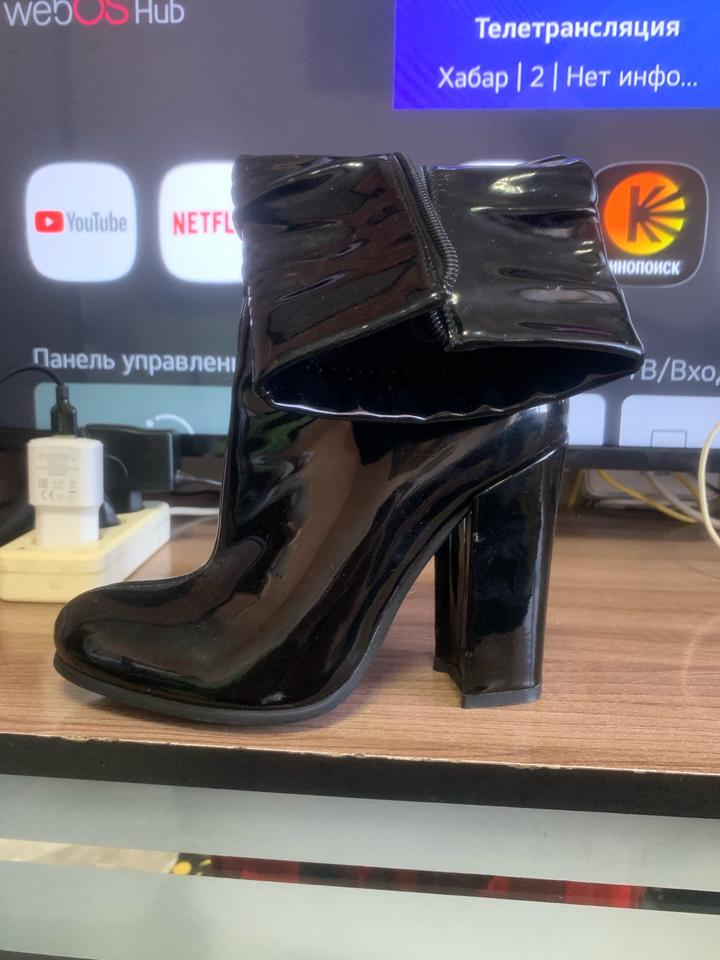 Классические ботильоны с лаковым покрытием