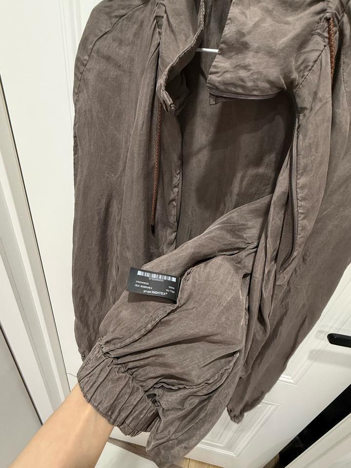 Бомбер от Zara