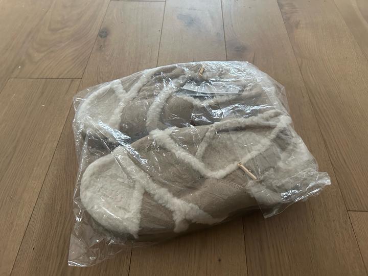 Меховые шлепанцы H&M Premium