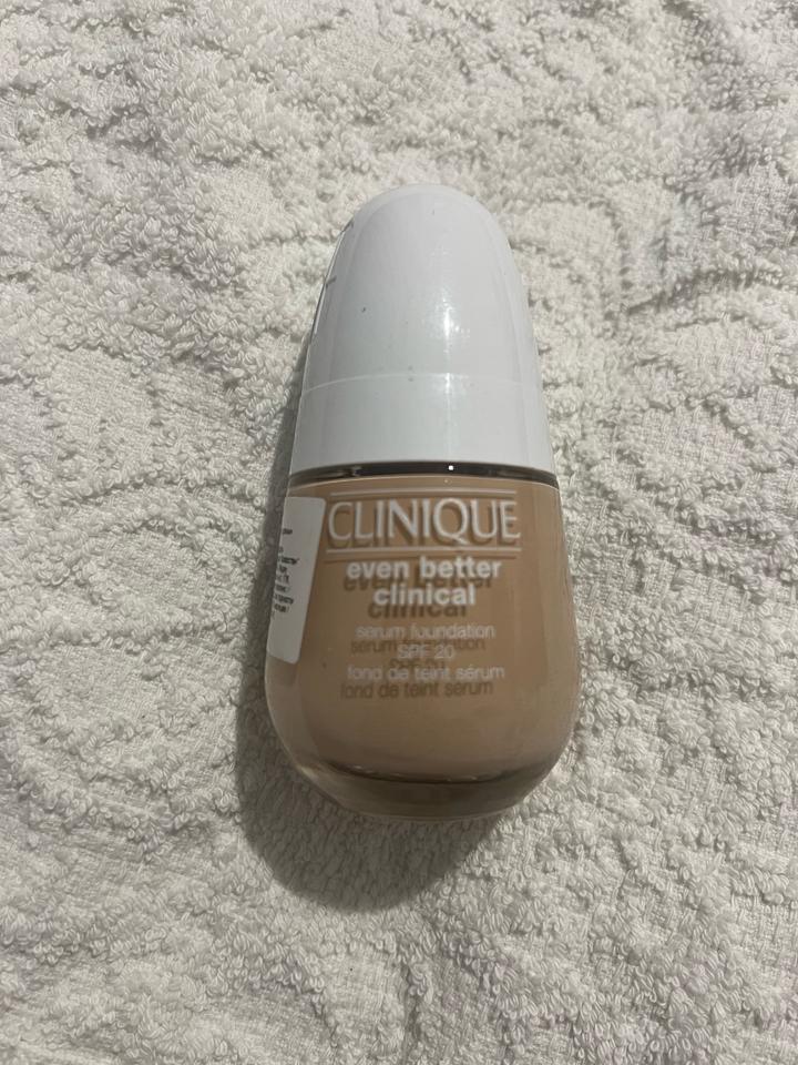 Тональный крем Clinique Even Better Clinical Serum Foundation SPF 20. CN 10 Alab