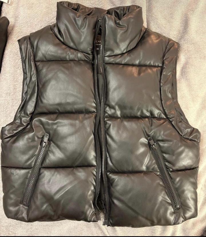 Эко кожа безрукавка новая