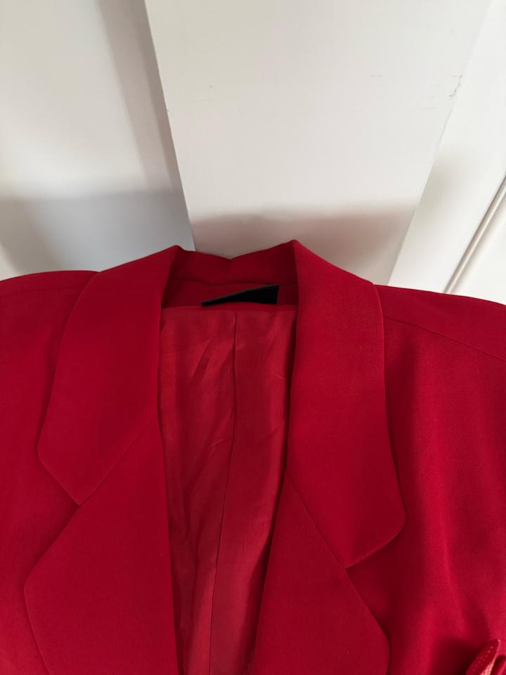Пиджак красный