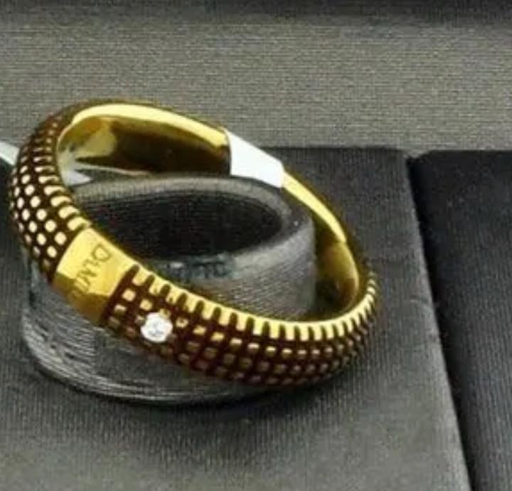 Кольцо Damiani Элегантное оригинальное кольцо от итальянского ювелирного дома