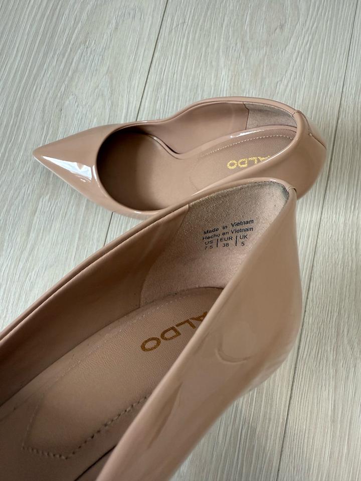 Бежевые туфли ALDO