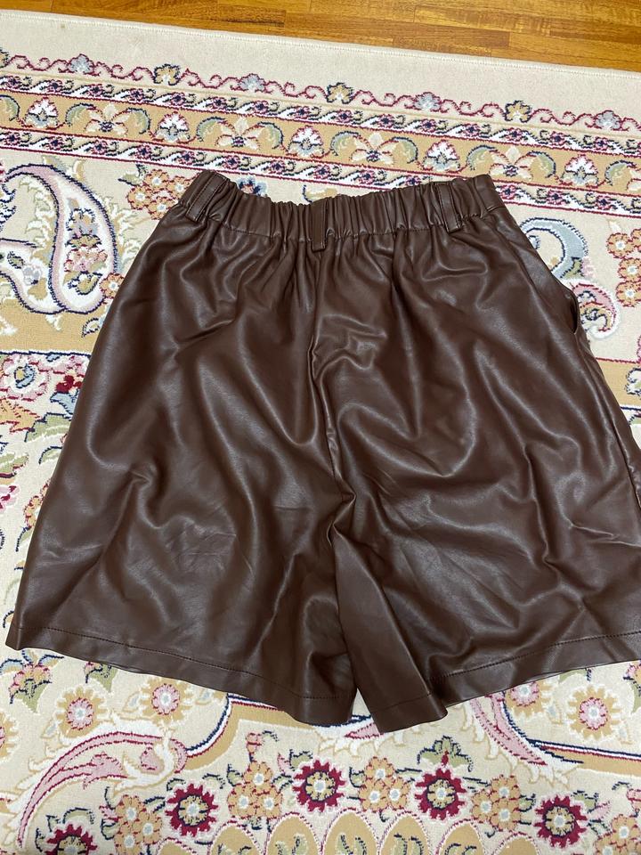 Кожаные шорты в коричневом цвете