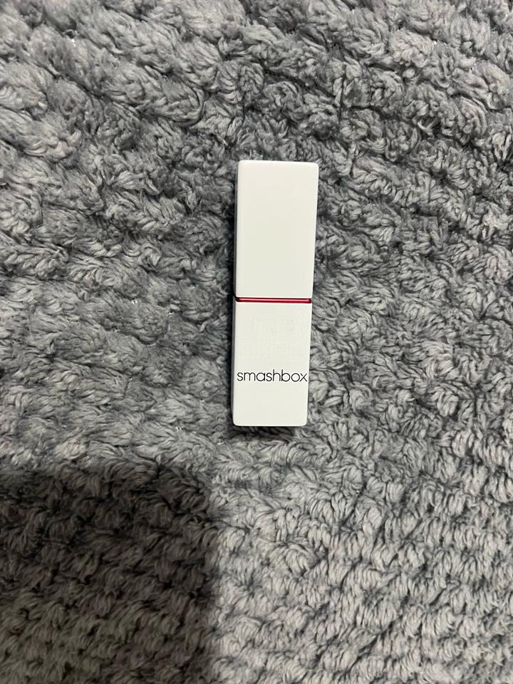 Smashbox Be Legendary Prime & Plush Lipstick в оттенке Stylist.